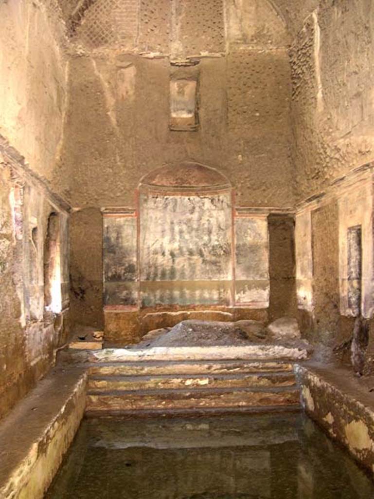 South-western baths, Herculaneum. July 2004. Room 1, looking north across pool.
Photo courtesy of Jennifer Stephens. ©jfsPAP0682